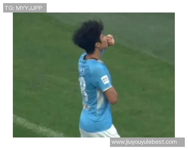 吕焯毅单场8次抢断创大连英博球员中超新纪录展现卓越防守能力 吕焯毅单场8次抢断创大连英博球员中超新纪录展现卓越防守能力