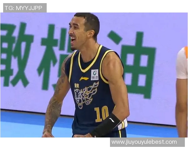 广东队惨遭逆转压哨进球掩盖全队低迷表现三分球无一命中半场落后26分 广东队惨遭逆转压哨进球掩盖全队低迷表现三分球无一命中半场落后26分